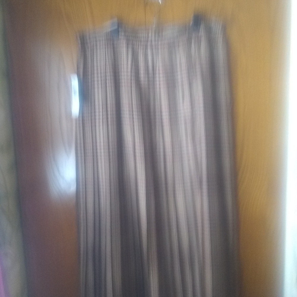 Dresses - Picture 2 of 8